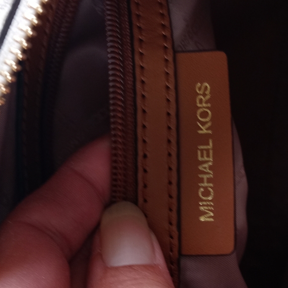 MICHAEL KORS BROWN AND WHITE CROSSBODY PURSE - Picture 9 of 13